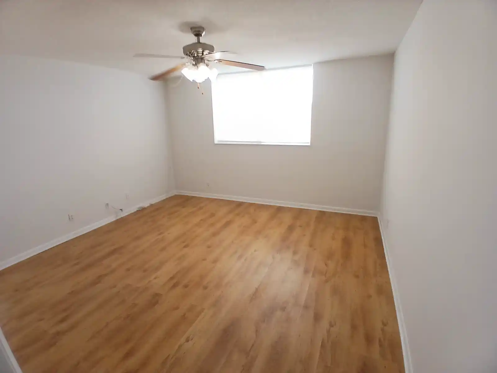 470 Executive Center Dr 4N West Palm Beach FL 33401 Primary Bedroom