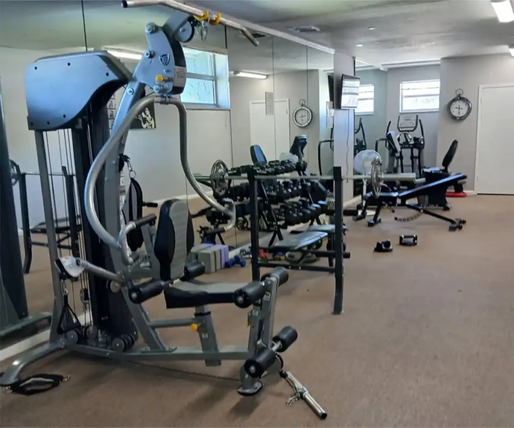 470 Executive Center Dr 4N West Palm Beach FL 33401-2979 Gym Fitness Center with workout Machines